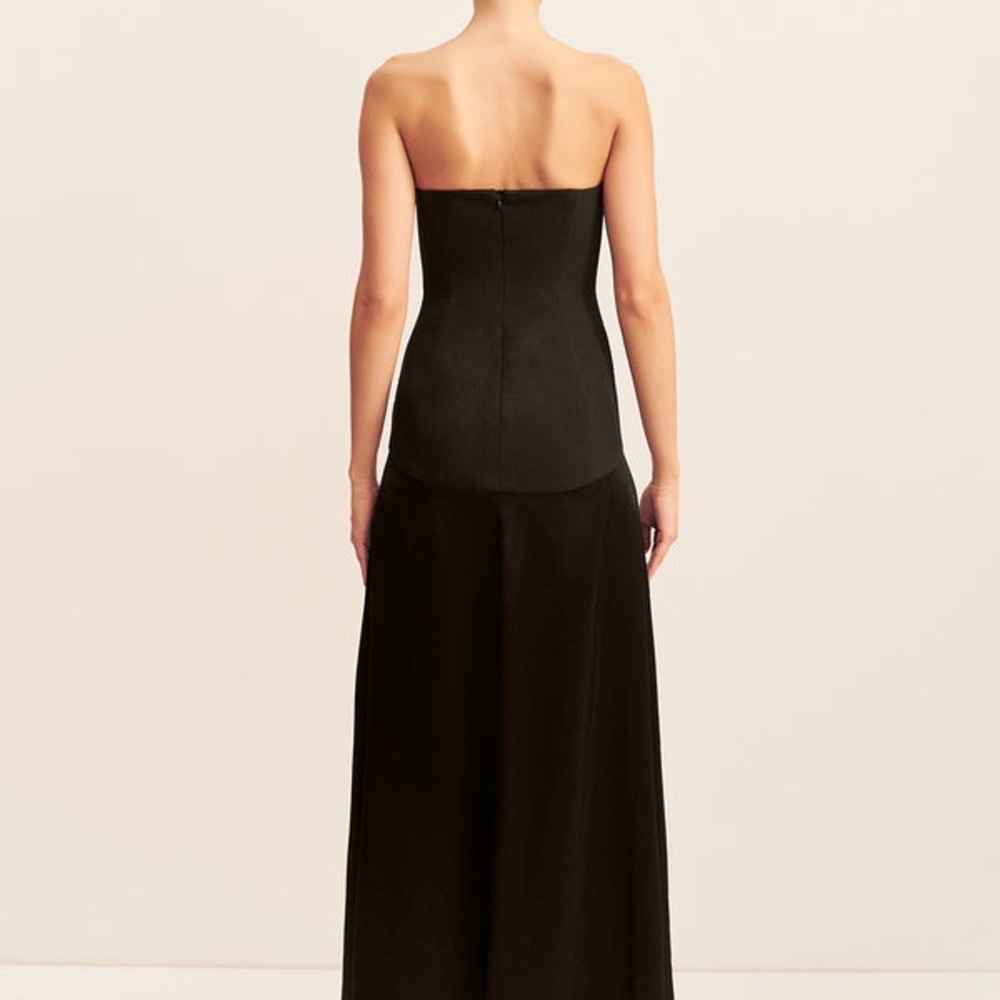 Elegant Black Strapless Evening Gown
Strapless - Picture 3 of 5